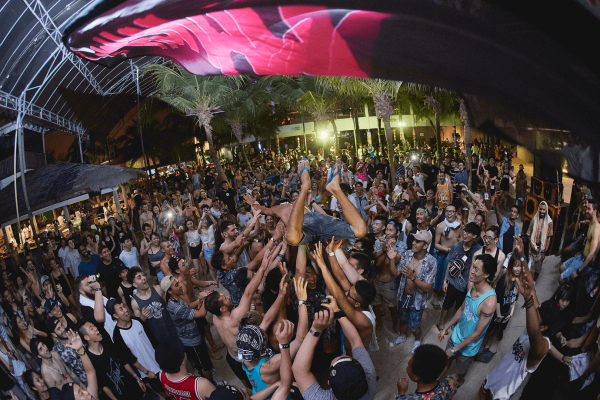 HANCAI-BEACH-PARTY